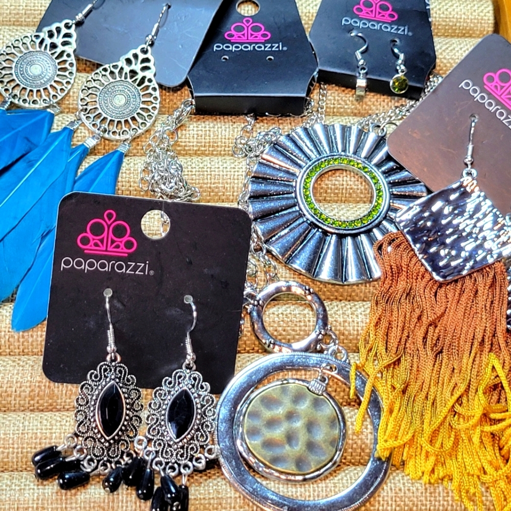 Paparazzi Costume Jewelry Lot 6 Pieces Total NWT 4 Pairs Earrings 2 Necklaces - Picture 1 of 7